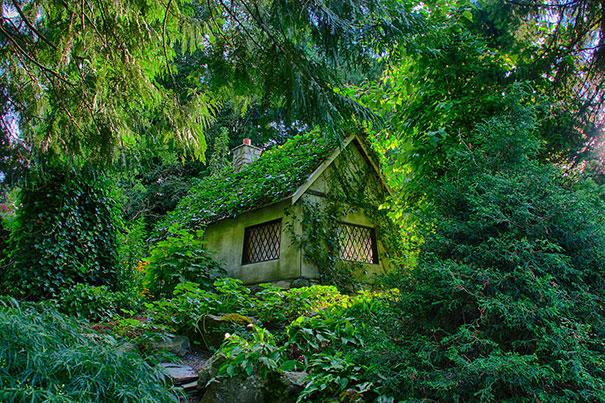 17-Amazing-Real-Life-Fairy-Tale-Cottages-6