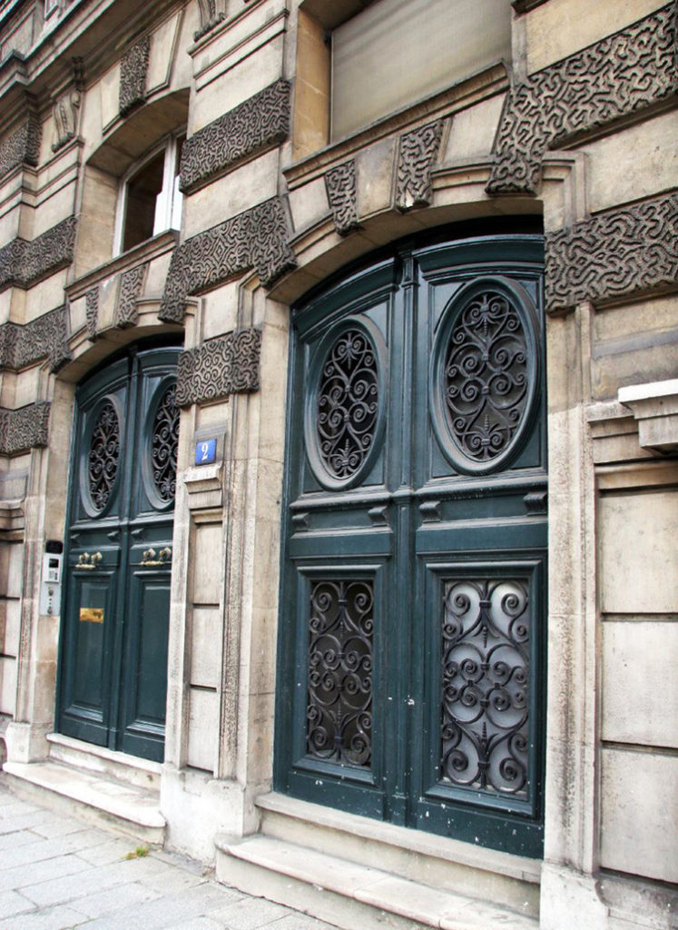 Двери в париже