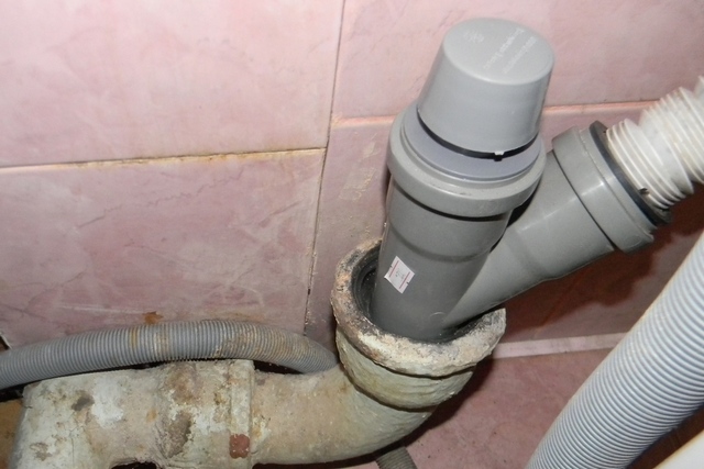 Вакуумный клапан для канализации - спасет от неприятных запахов из .